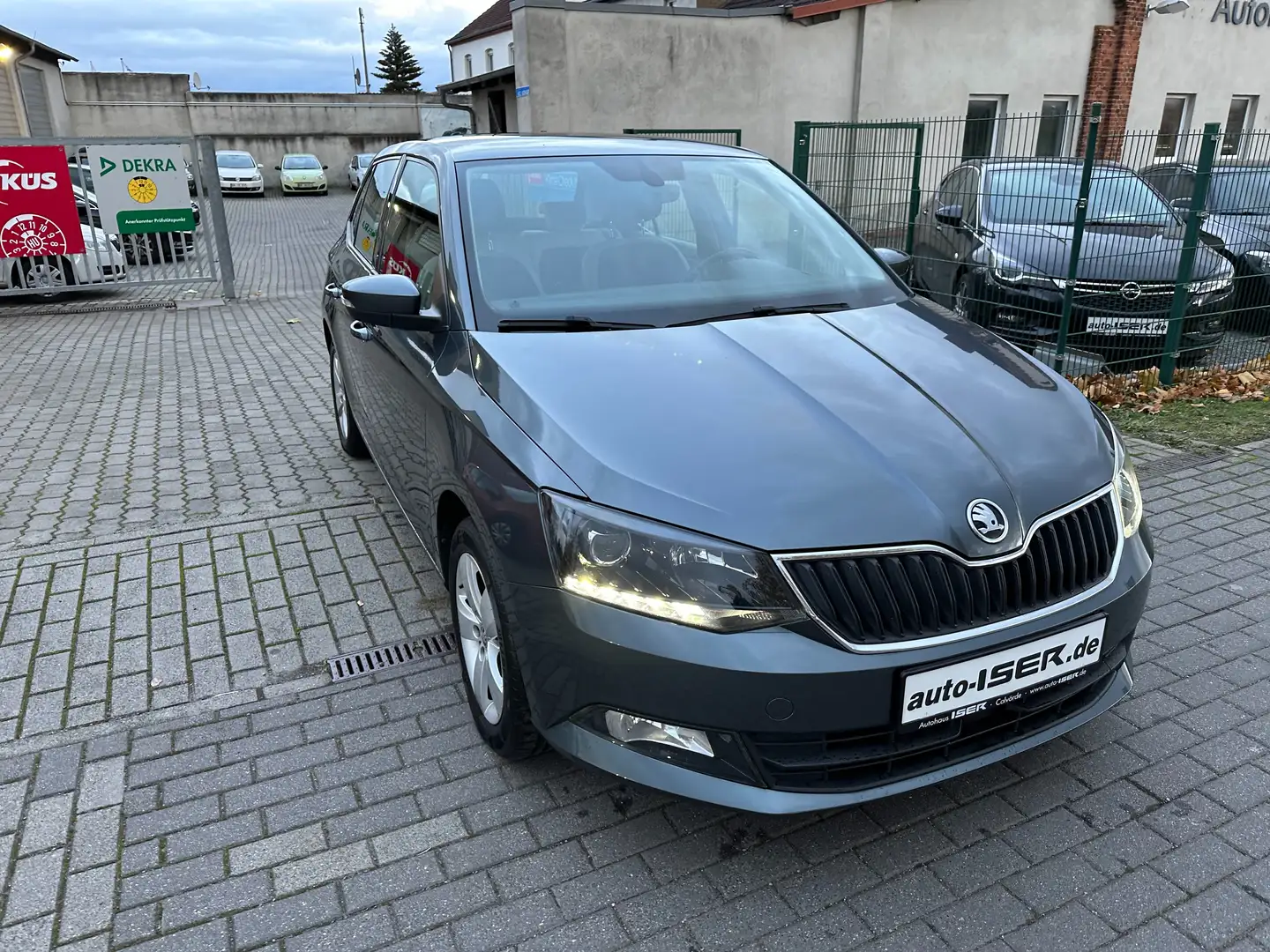 Skoda Fabia Style, AHK, PDC, 1 Hand  90PS Grau - 2