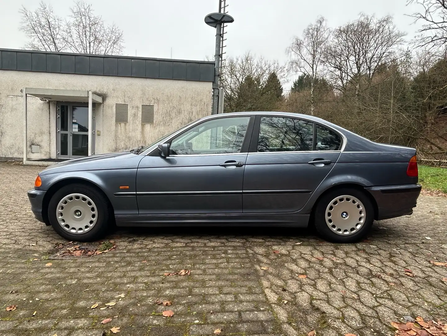 BMW 323 323i Comfort Edition - 2
