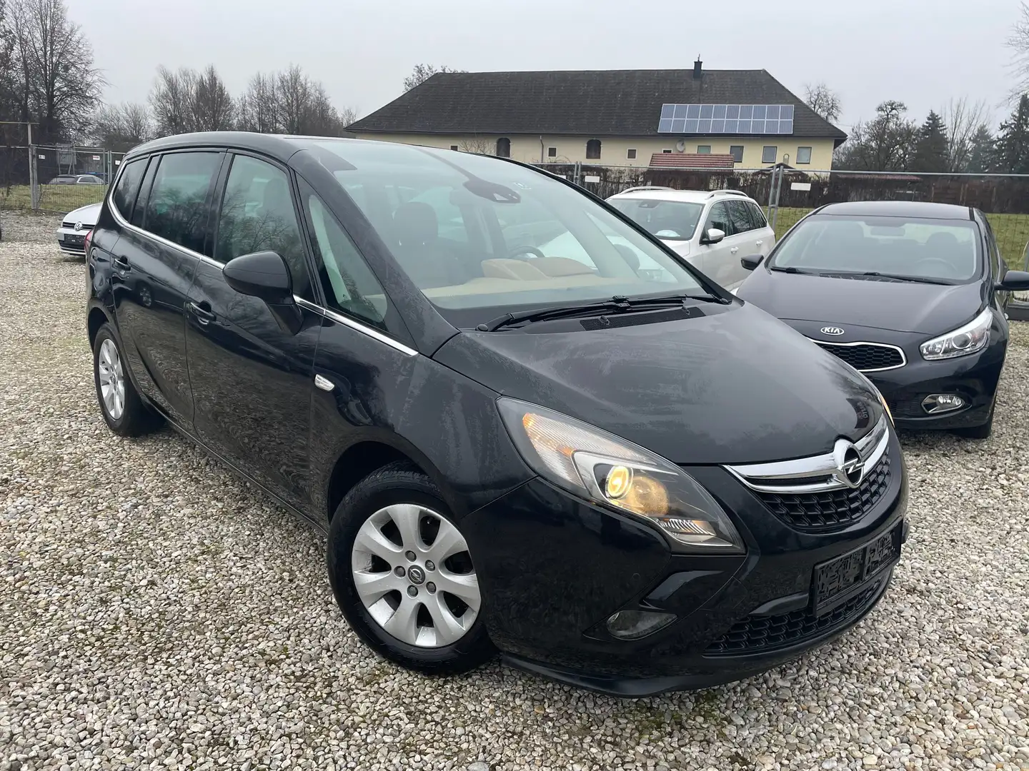 Opel Zafira Tourer 1,6 CDTI+lederausstattung+navi +rückfahrkamera Schwarz - 1