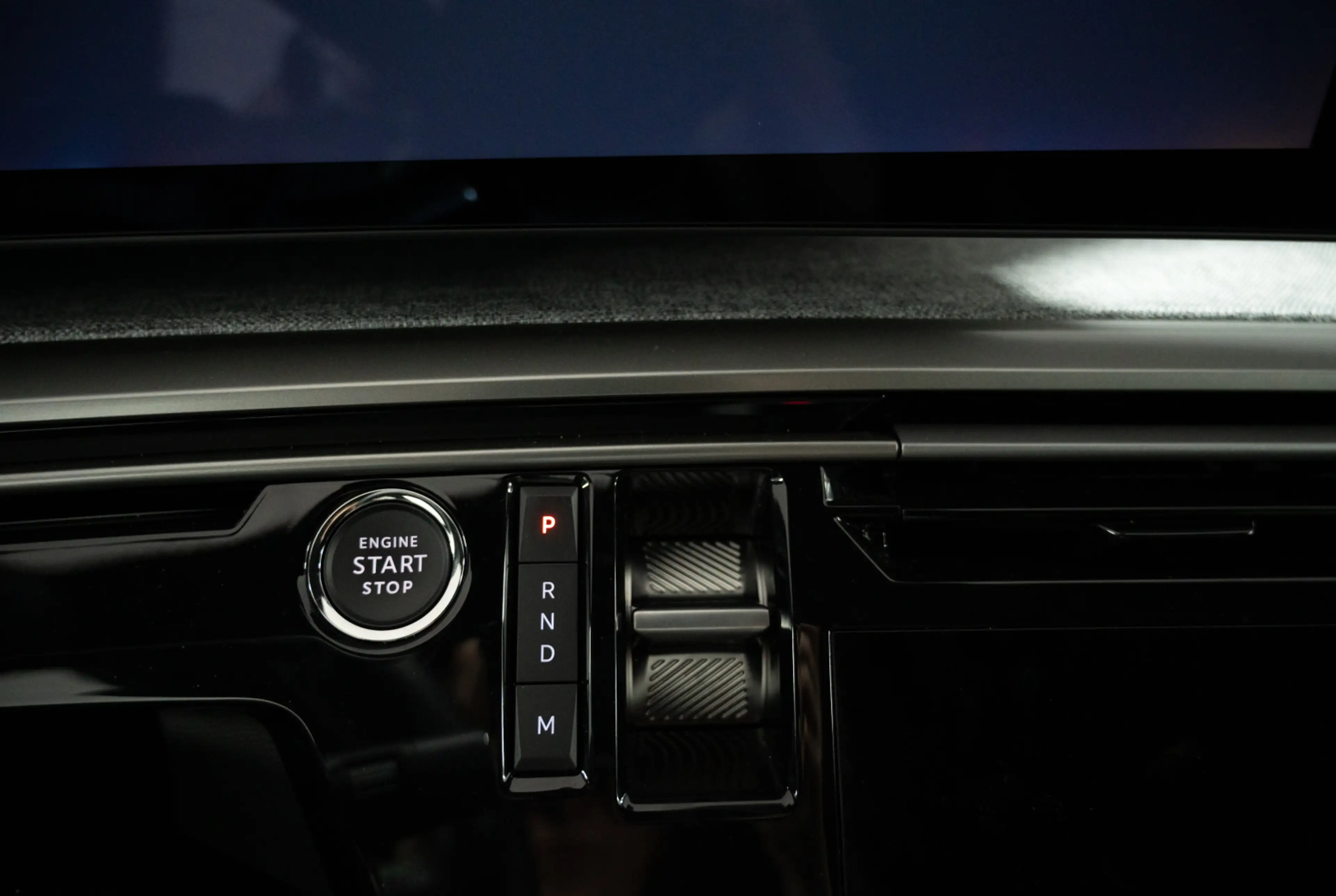 Peugeot 5008 GT HYBRID 145 e-DSC6 — photo 10