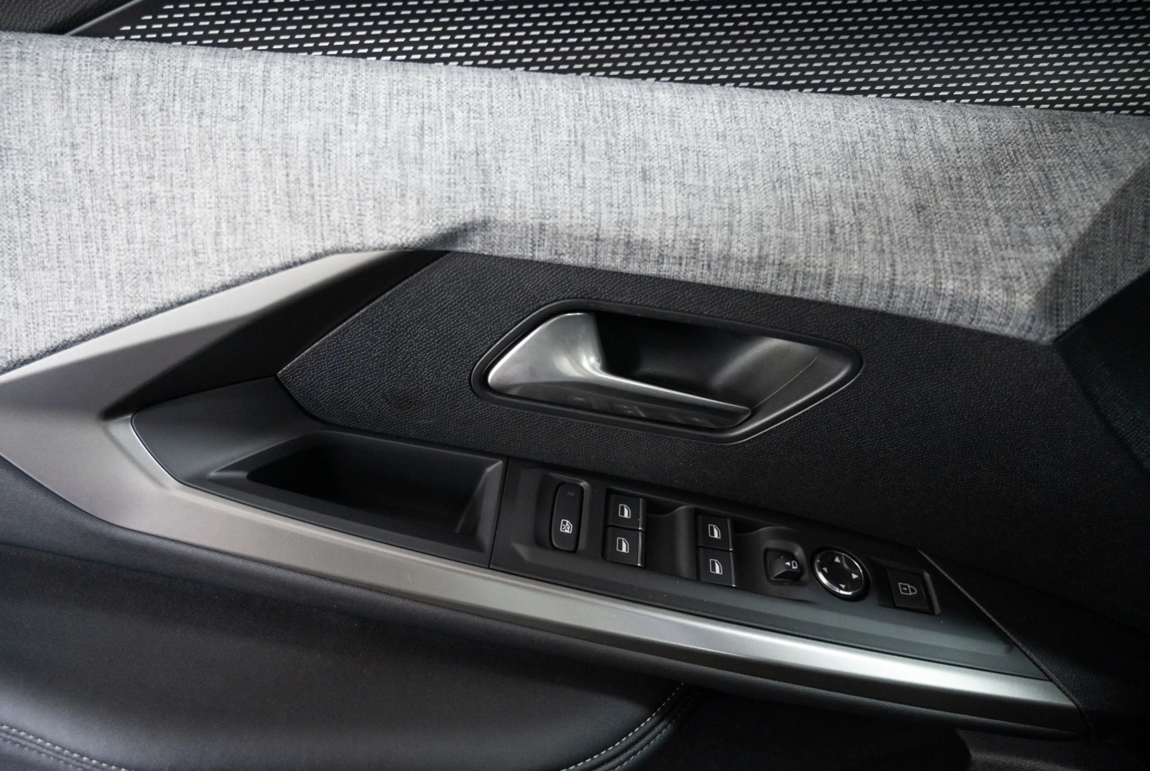 Peugeot 5008 GT HYBRID 145 e-DSC6 — photo 12