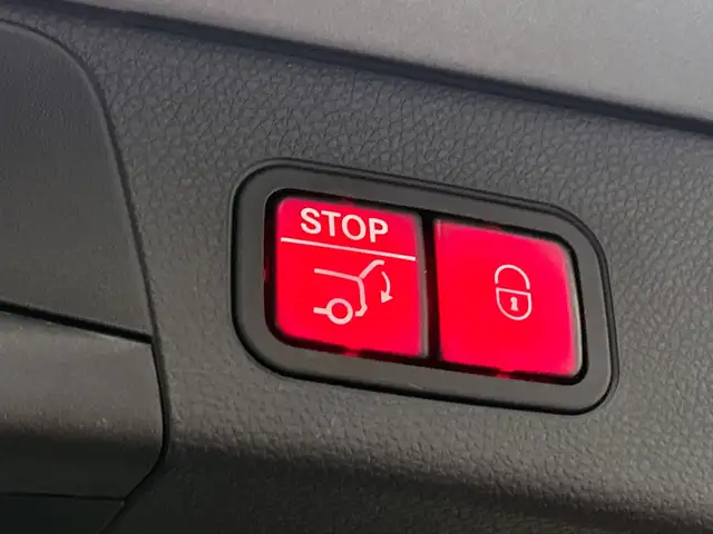 Mercedes-Benz C-Class view 26