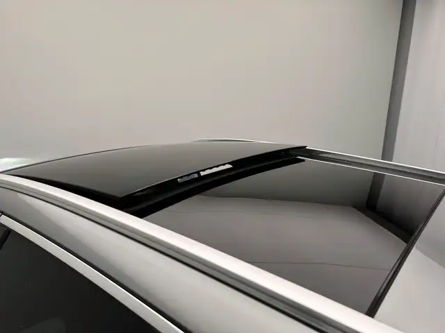 Mercedes-Benz C-Class view 12