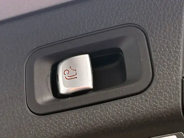 Mercedes-Benz C-Class view 11