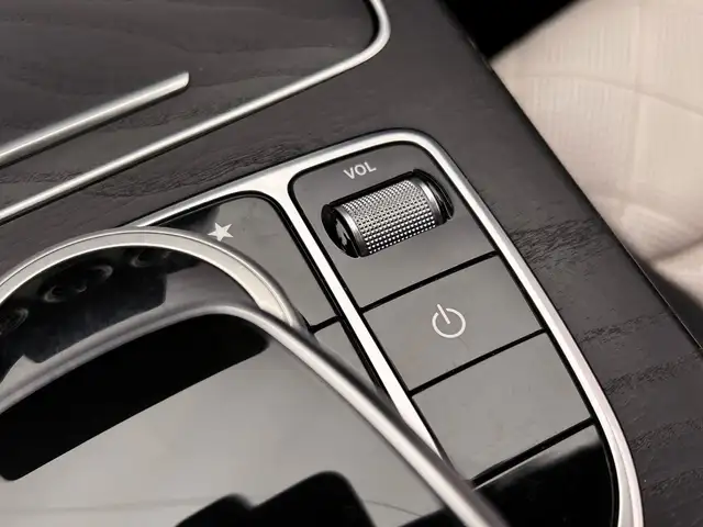 Mercedes-Benz C-Class view 23