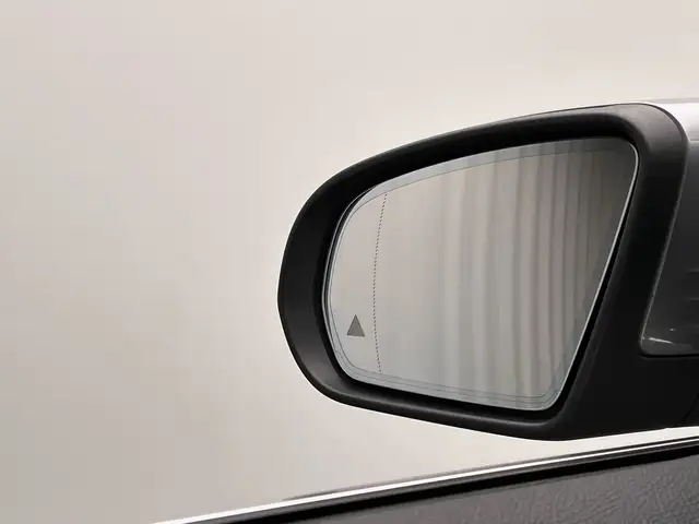 Mercedes-Benz C-Class view 19