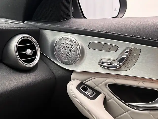 Mercedes-Benz C-Class view 30