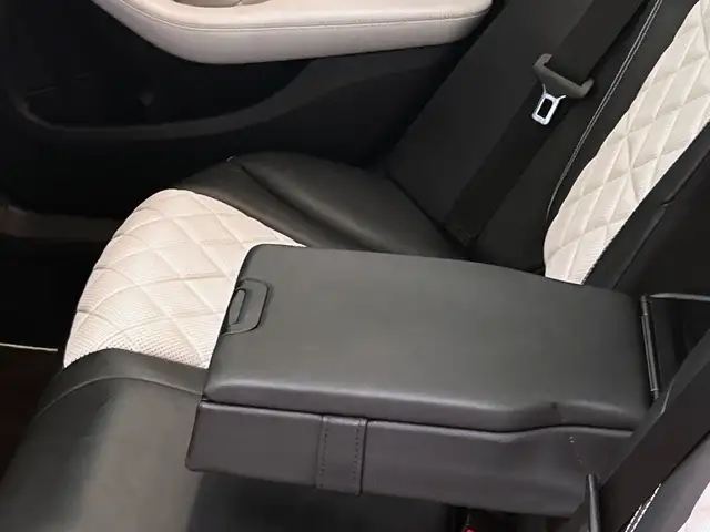 Mercedes-Benz C-Class view 24