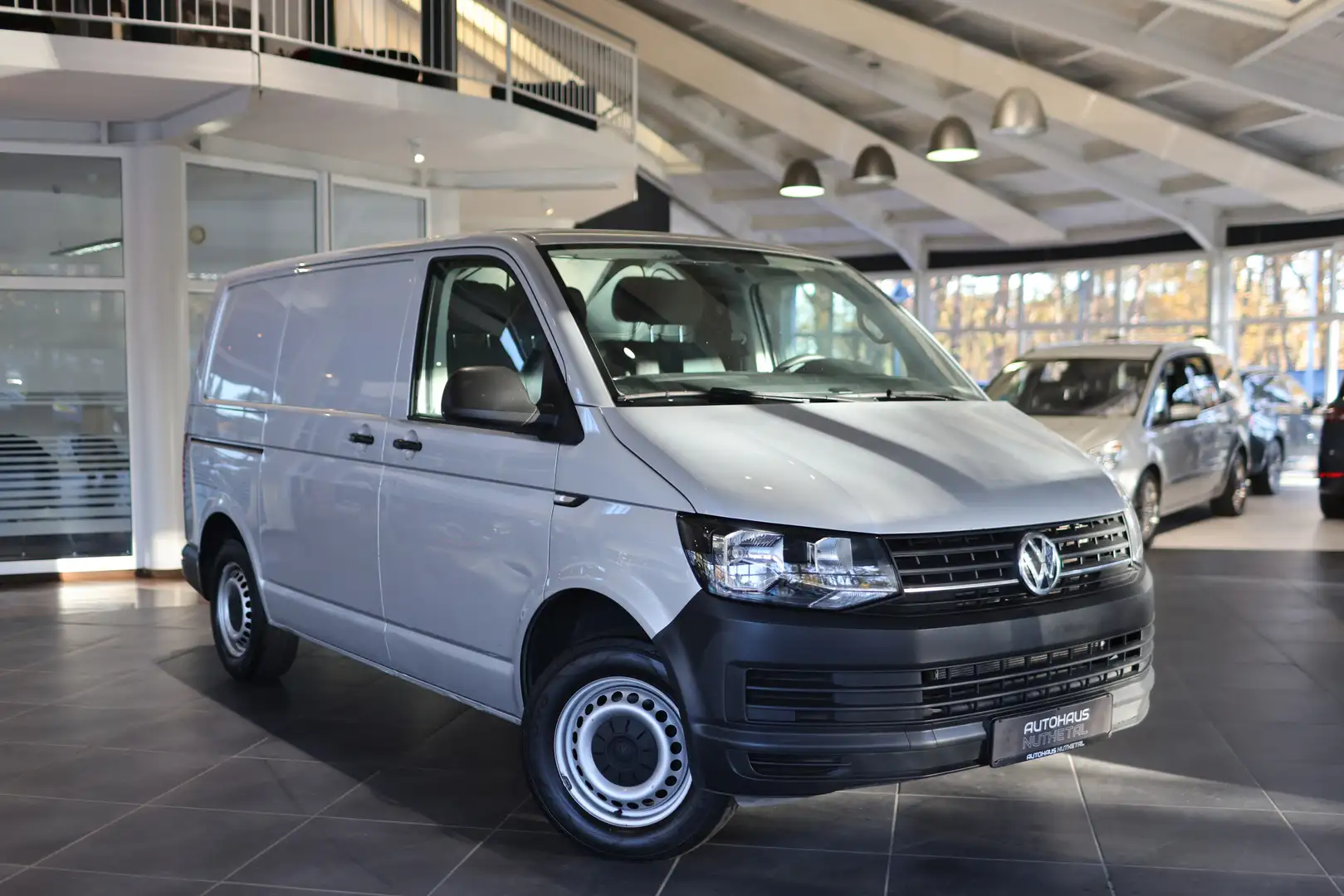 Volkswagen T6 Transporter 2,0 TDI KASTEN KLIMA EINPARKHILFE Silber - 1