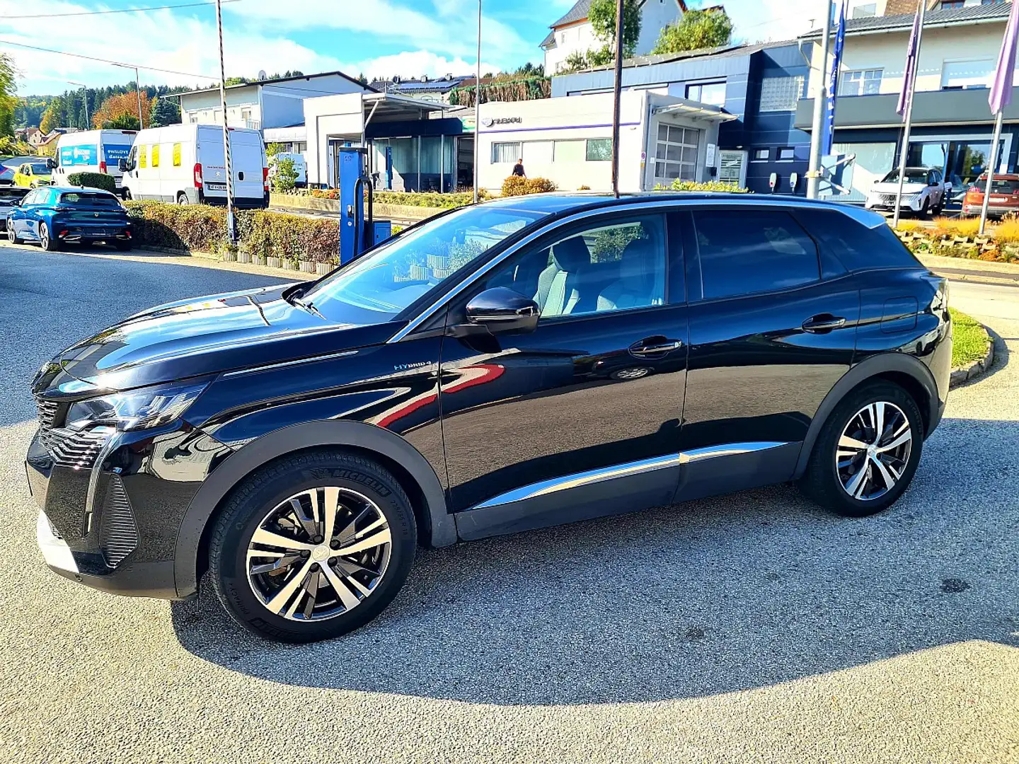 Peugeot 3008 Hybrid 300 e-EAT8 Allure Aut. Schwarz - 2