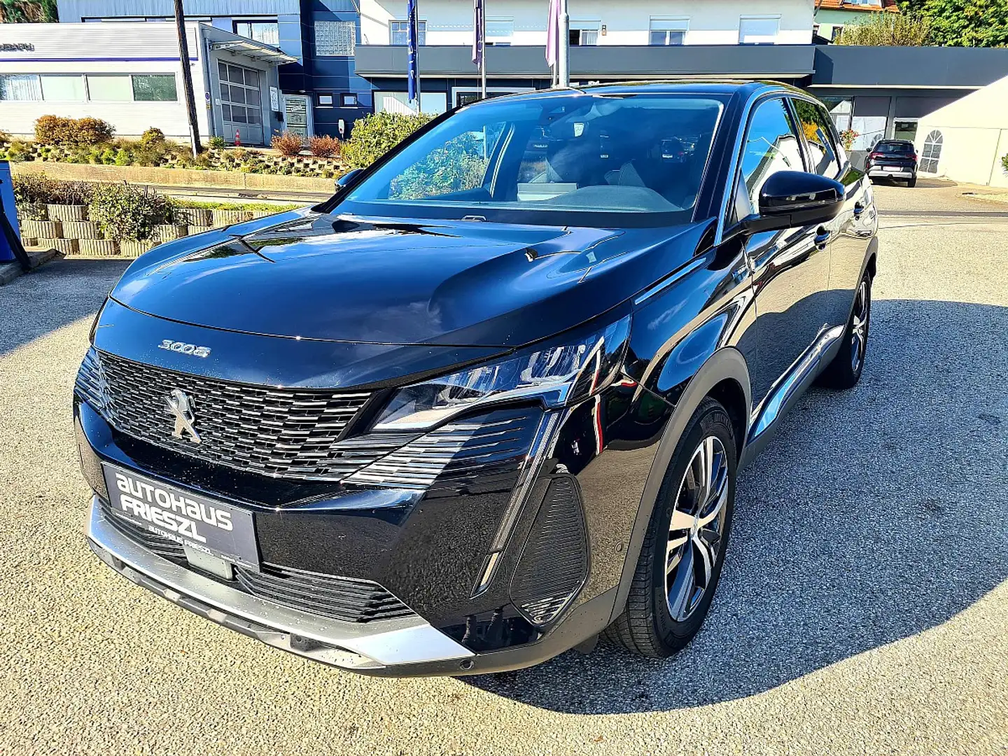 Peugeot 3008 Hybrid 300 e-EAT8 Allure Aut. Schwarz - 1