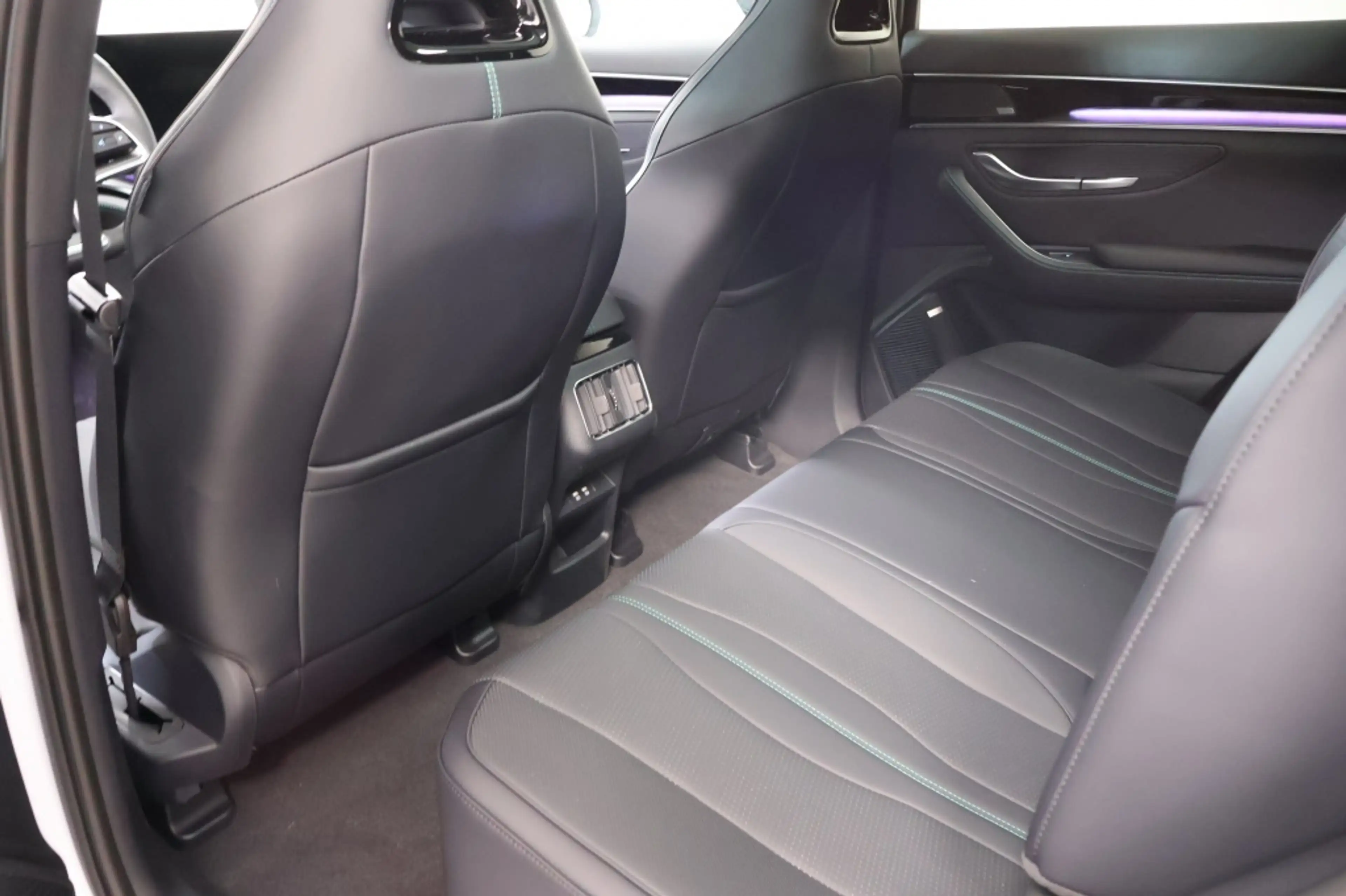 BYD Seal U 1.5 DM-i FWD Boost | BYD Specialist DEMO — photo 10