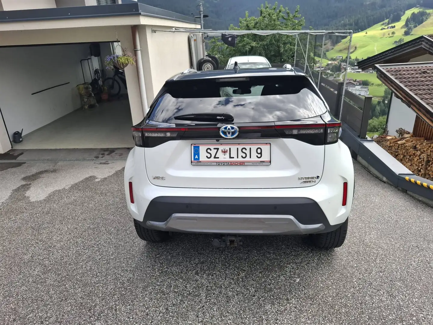 Toyota Yaris Cross Yaris Cross 1,5 VVT-i Hybrid AWD Adventure Aut. Adventure Weiß - 2