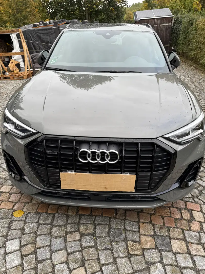 Audi Q3 45 TFSI quattro S tronic line Grau - 1