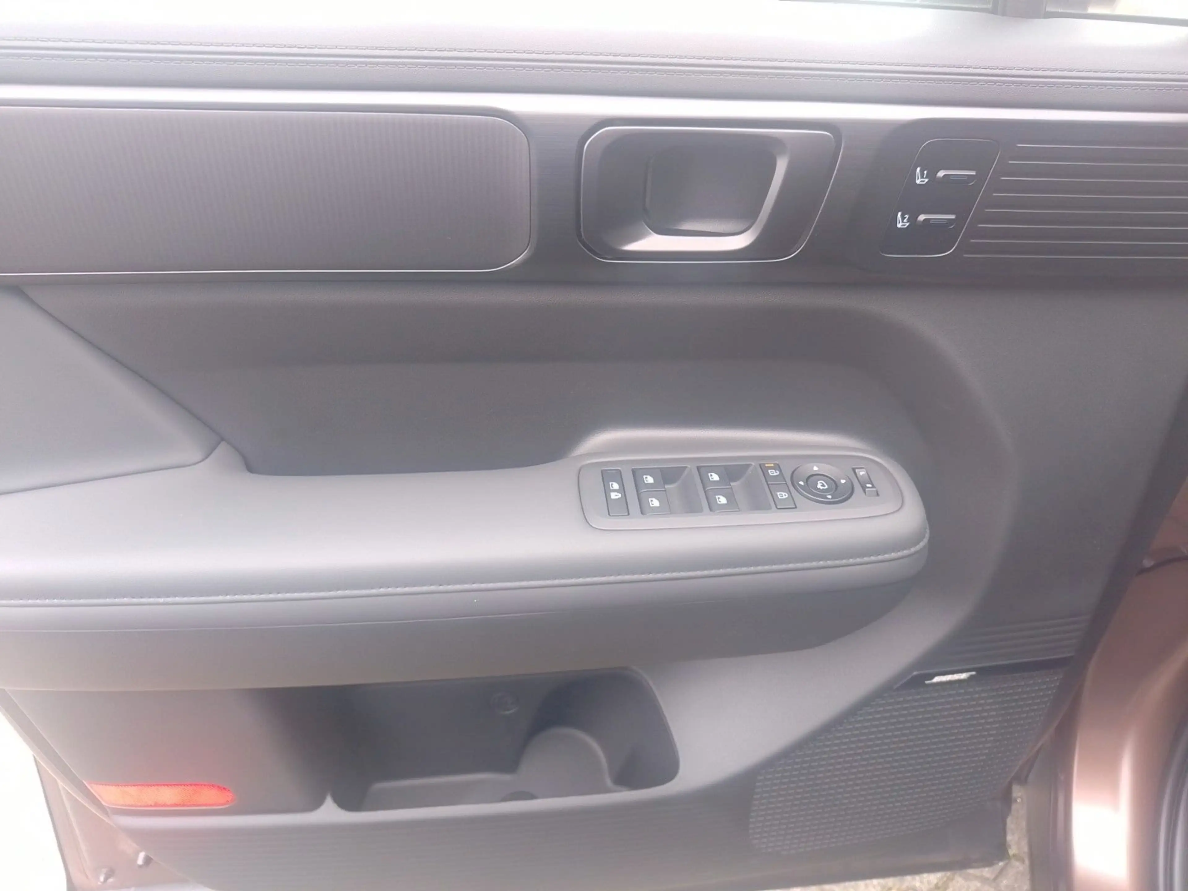 Hyundai SANTA FE 1.6 T Hybrid 176kW 2WD Blackline Pano — photo 5