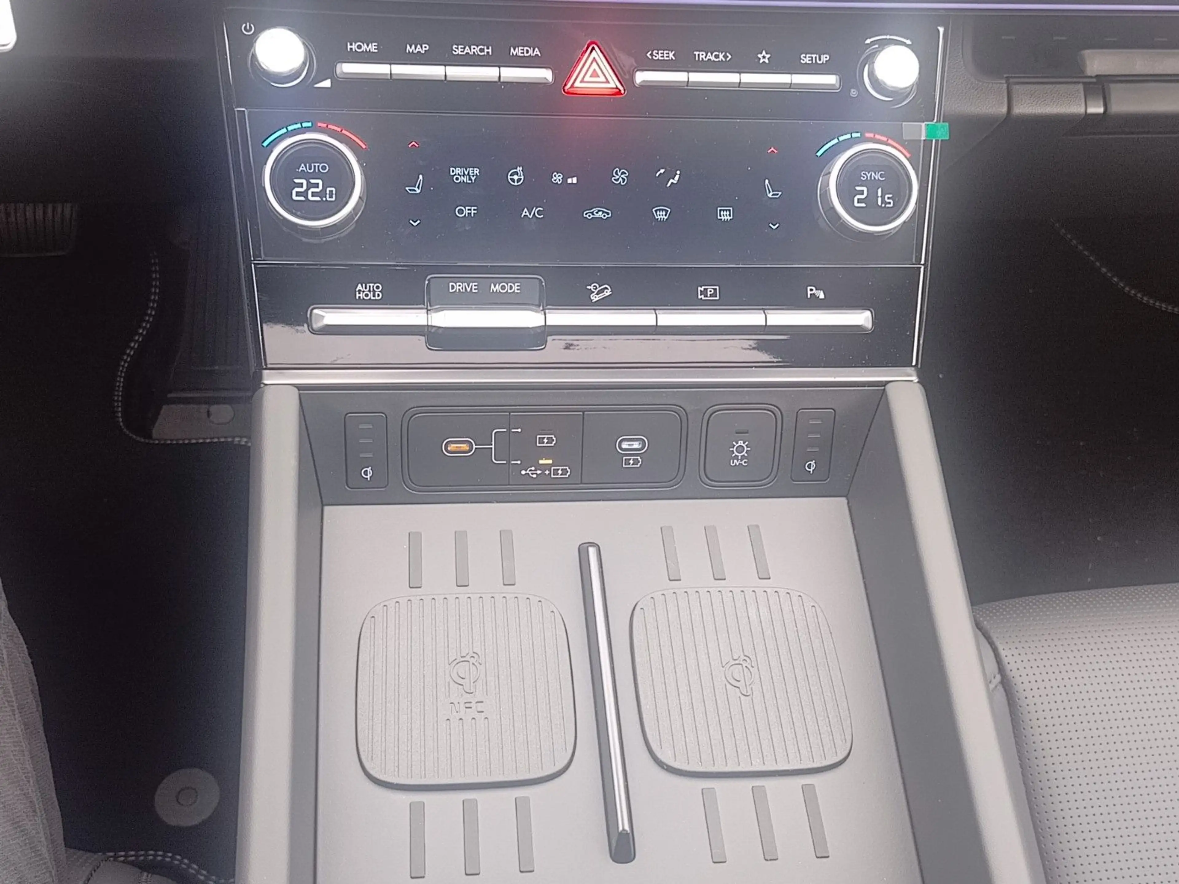 Hyundai SANTA FE 1.6 T Hybrid 176kW 2WD Blackline Pano — photo 13