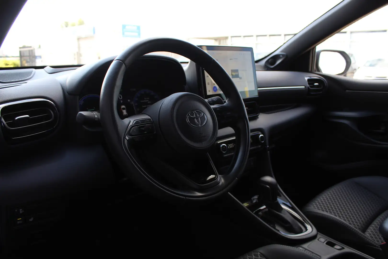 Toyota Yaris 1.5 Hybrid Executive | Rijklaar | HUD | JBL | Stoe Wit - 2