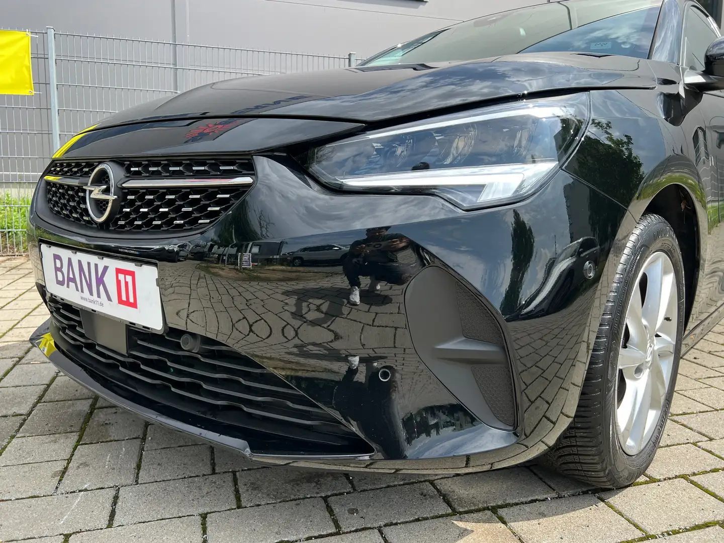 Opel Corsa Elegance/Automatikgetriebe/TÜV NEU/20.305TKM Schwarz - 2