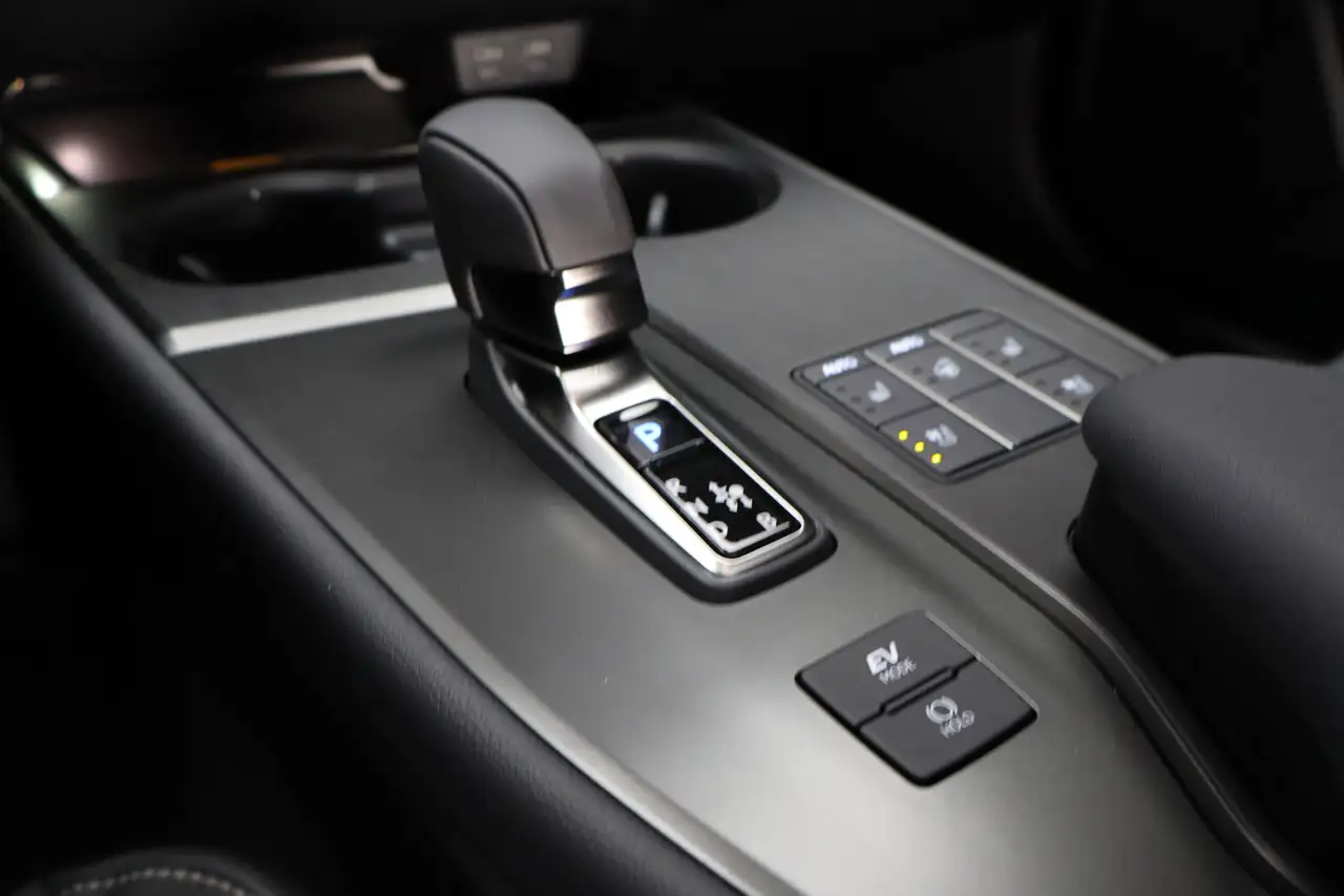 Lexus UX photo Lexus UX
