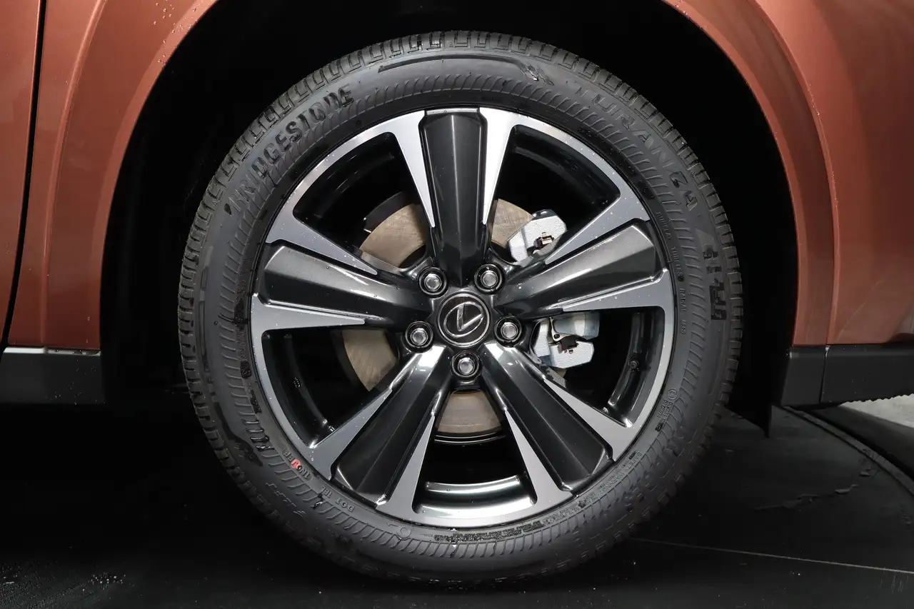 Lexus UX photo Lexus UX