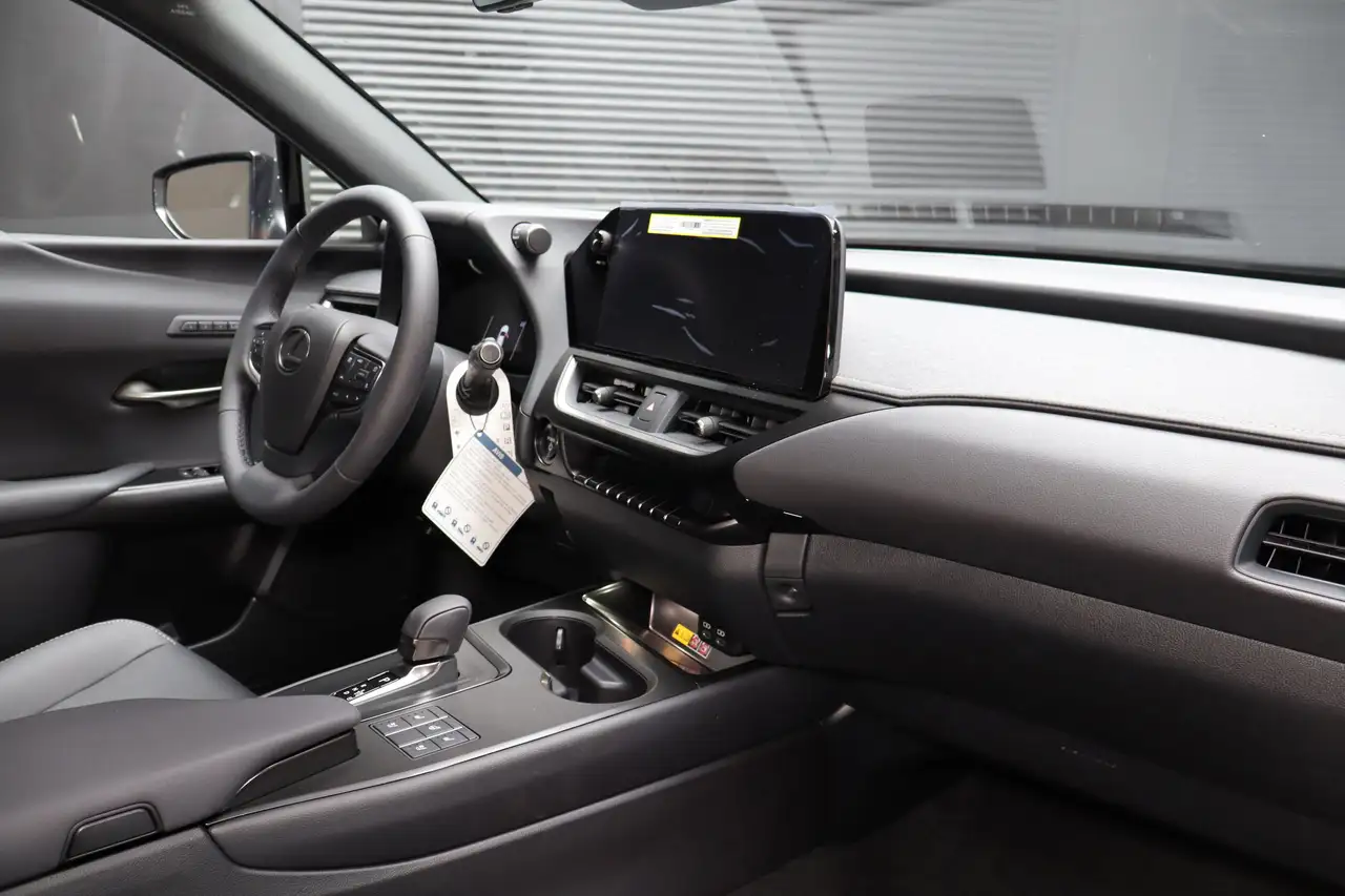 Lexus UX photo Lexus UX