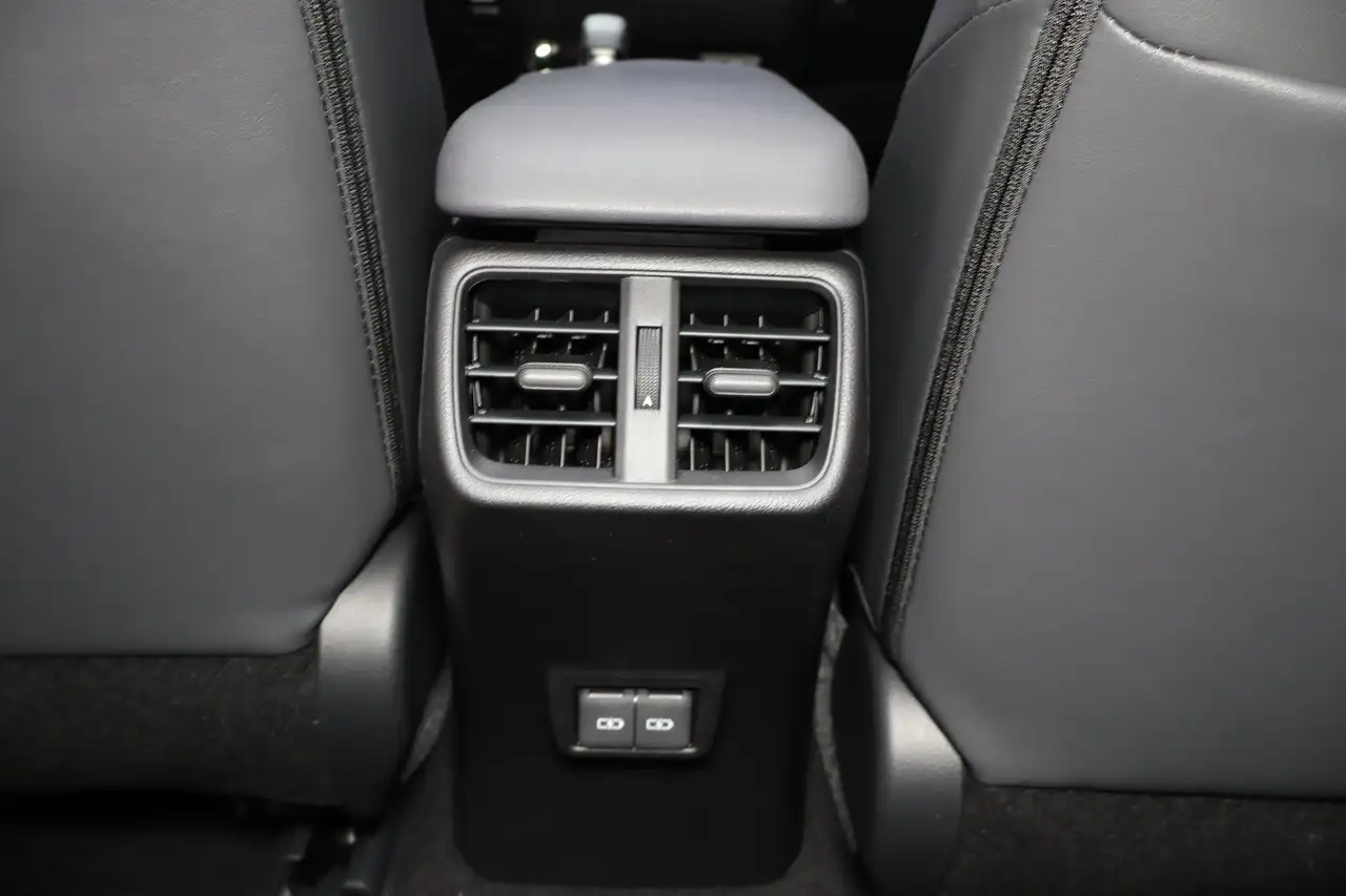 Lexus UX photo Lexus UX
