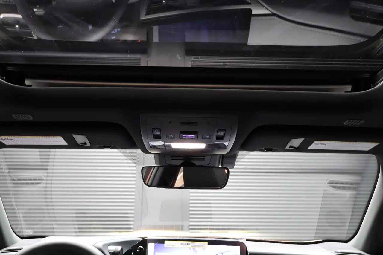 Lexus UX photo Lexus UX