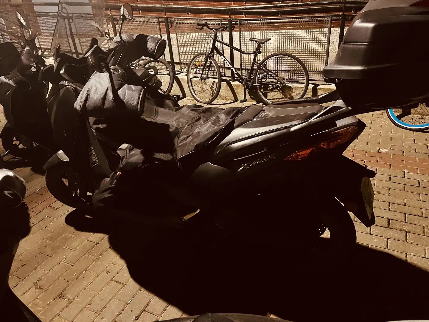 Yamaha X-Max 300 - 2