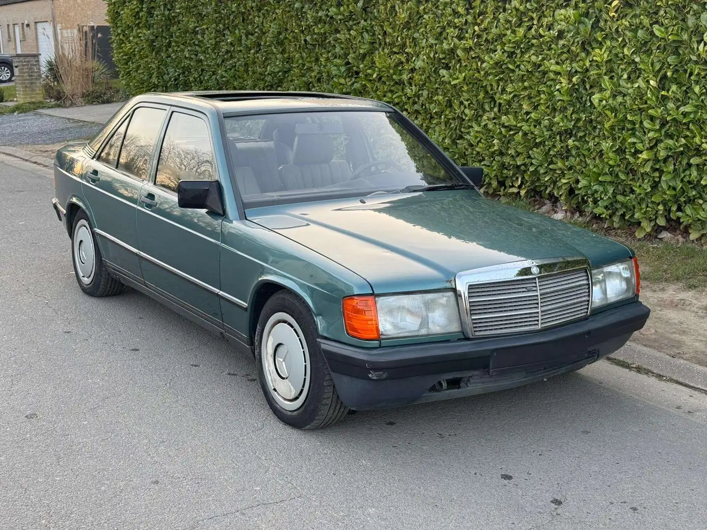 Mercedes-Benz A 190 (W201) 2.0 essence Grün - 1