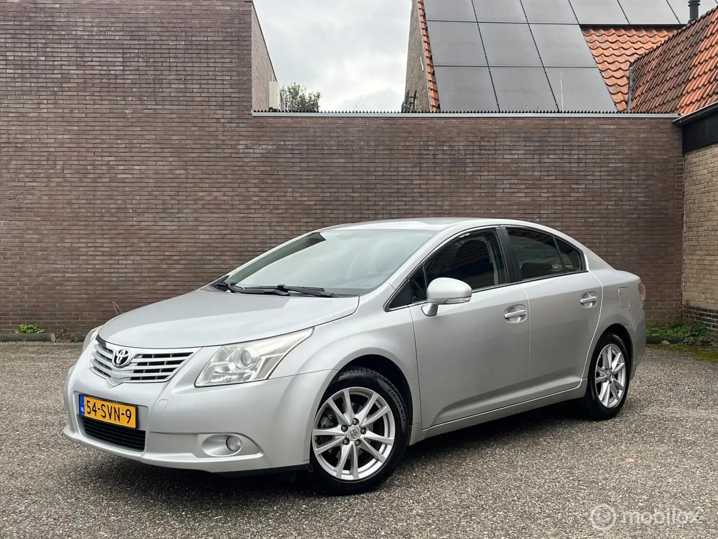 Toyota Avensis 1.8 VVT Org NL| Trekhaak| Camera| PDC| Dealer Gris - 1