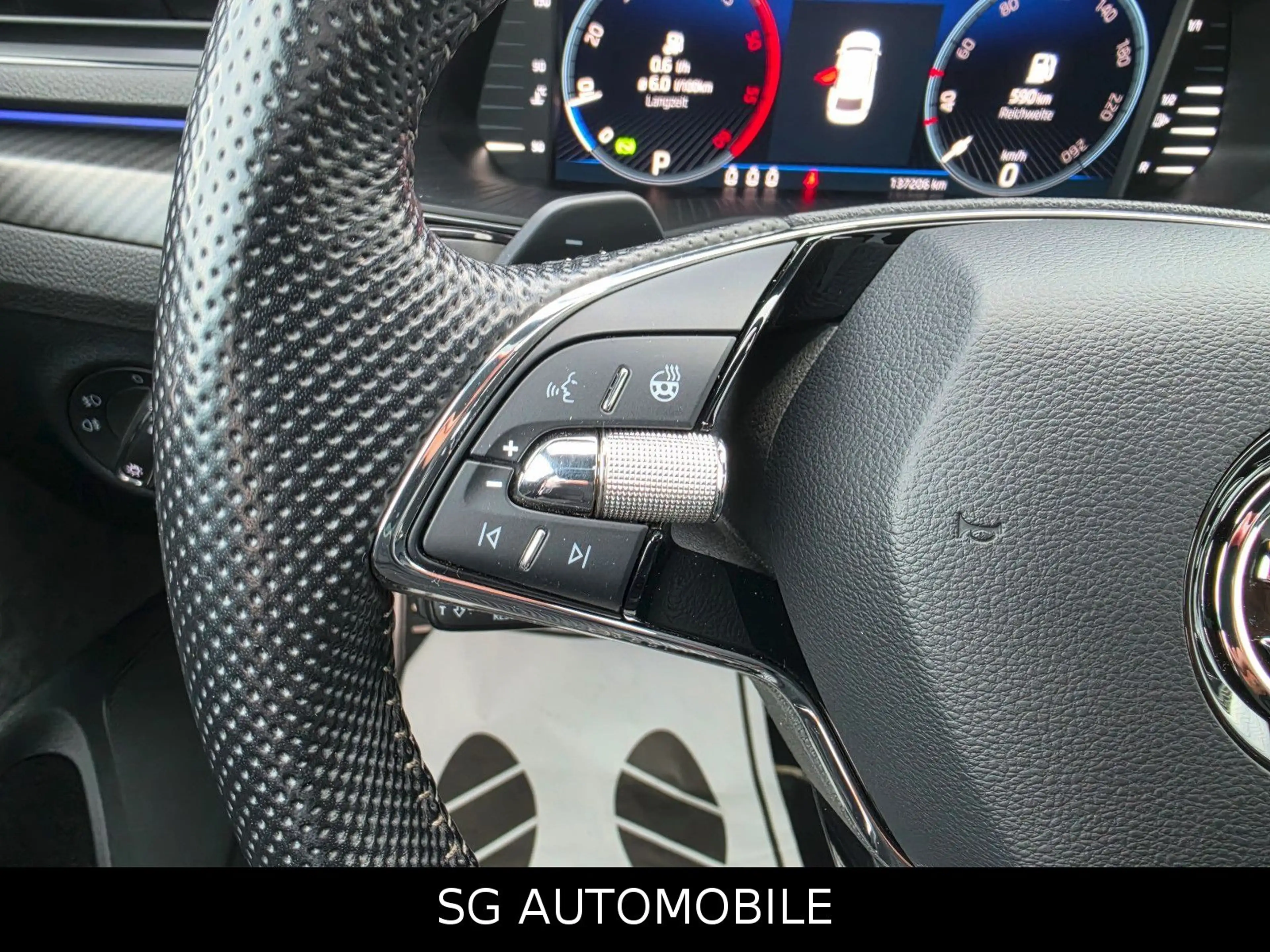 Skoda Superb Combi 2.0 TDI DSG Sportline 4x4 °AHK°PANO — photo 10