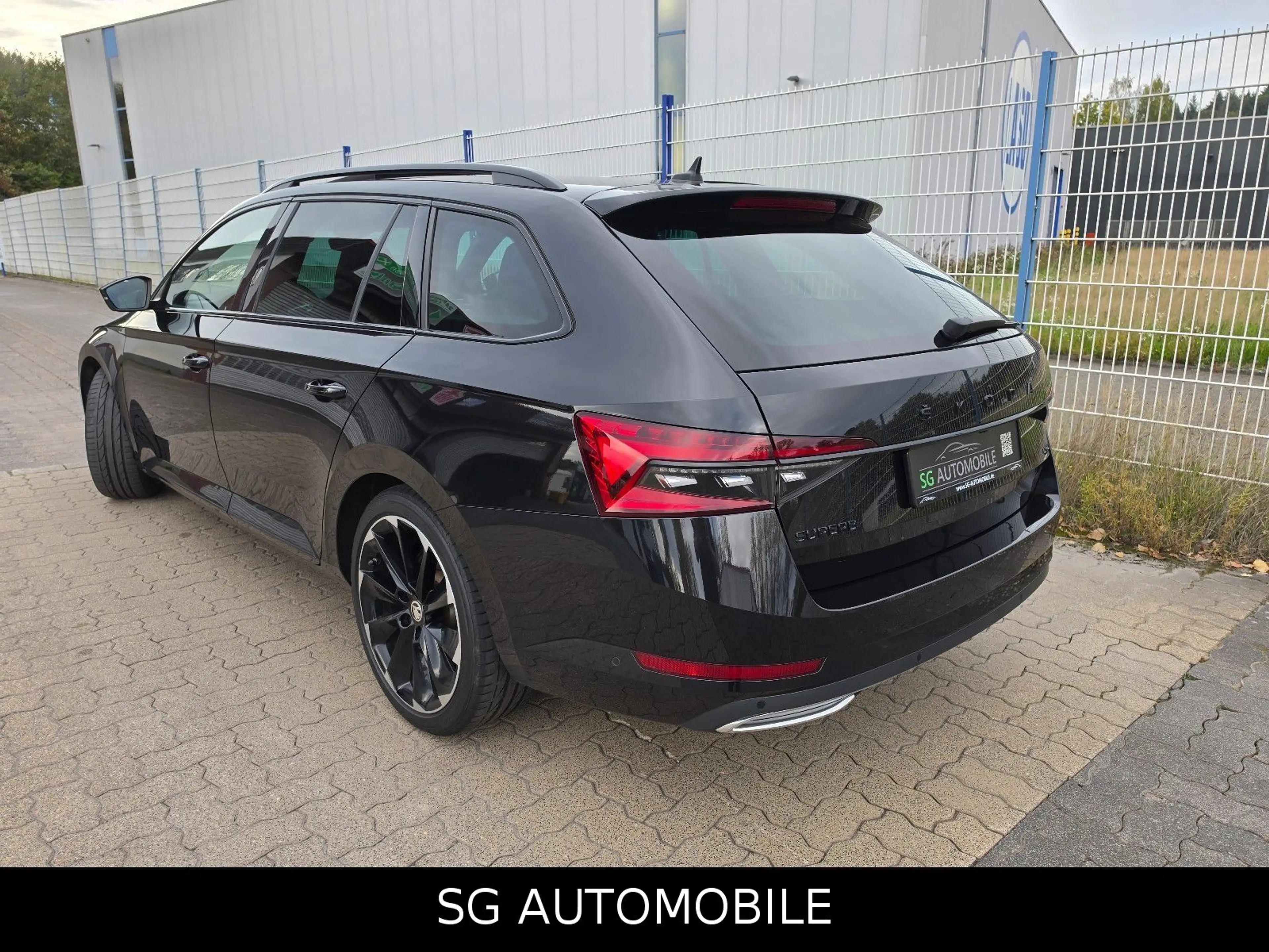 Skoda Superb Combi 2.0 TDI DSG Sportline 4x4 °AHK°PANO — photo 4