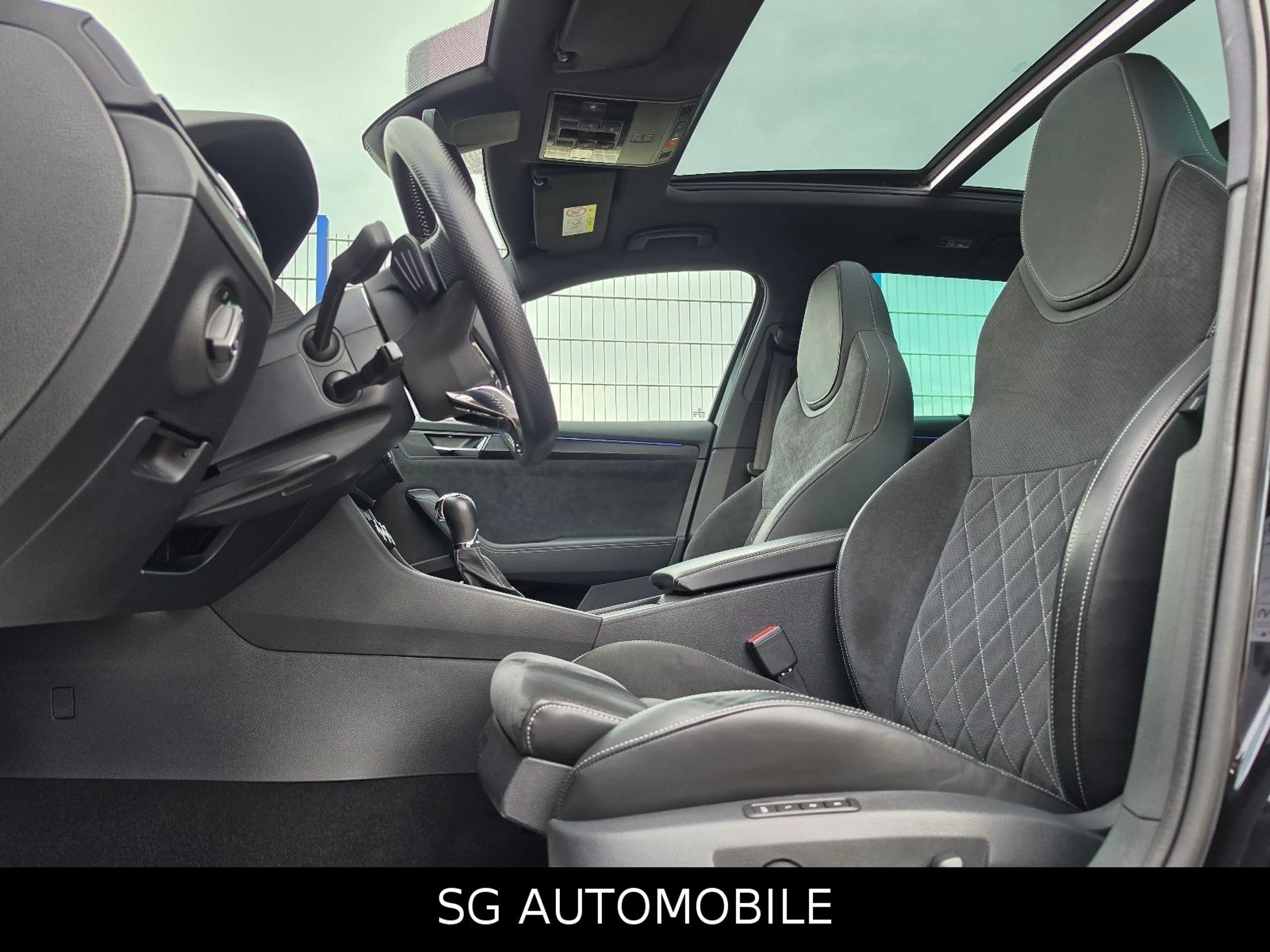 Skoda Superb Combi 2.0 TDI DSG Sportline 4x4 °AHK°PANO — photo 5