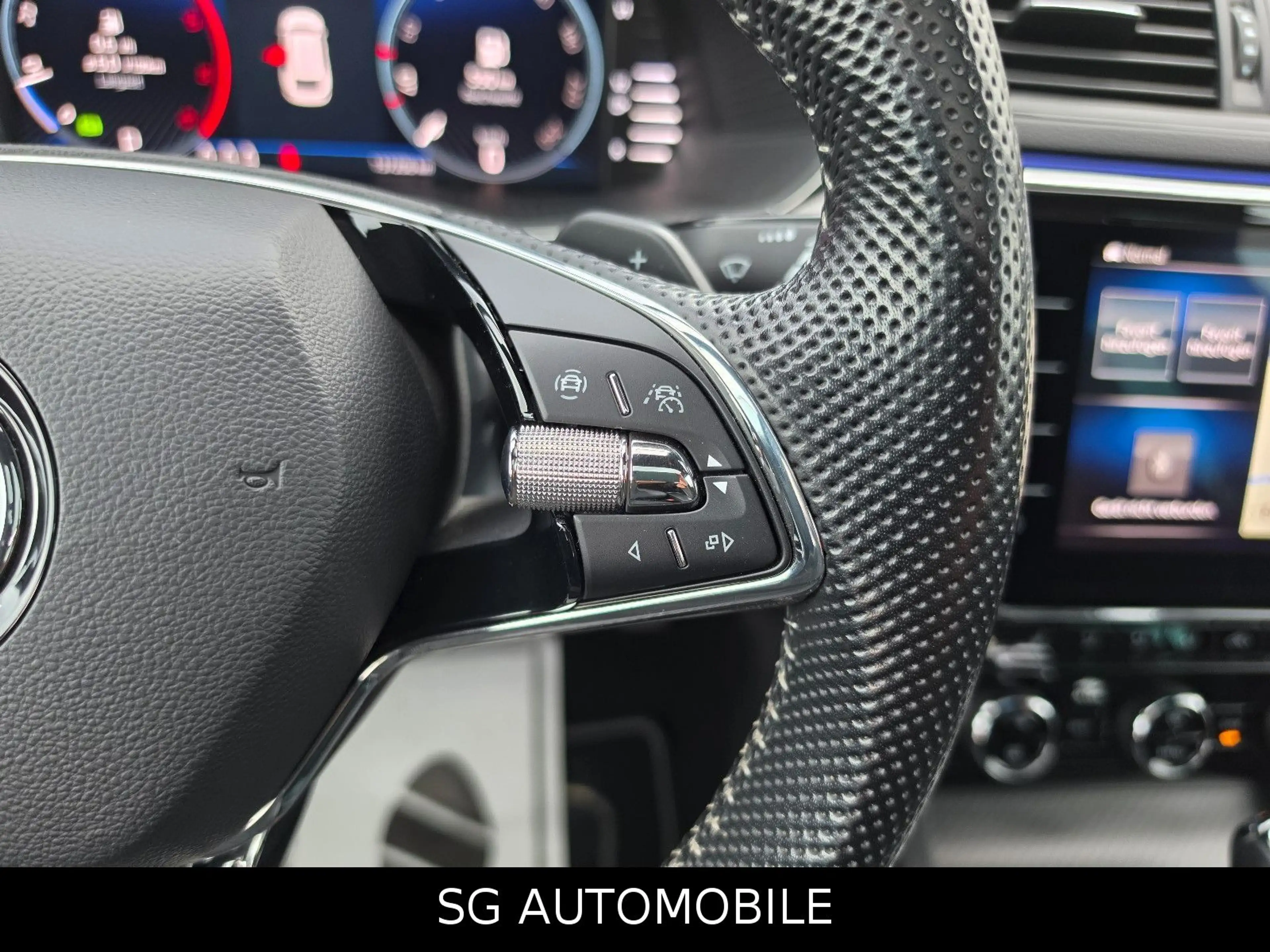 Skoda Superb Combi 2.0 TDI DSG Sportline 4x4 °AHK°PANO — photo 11