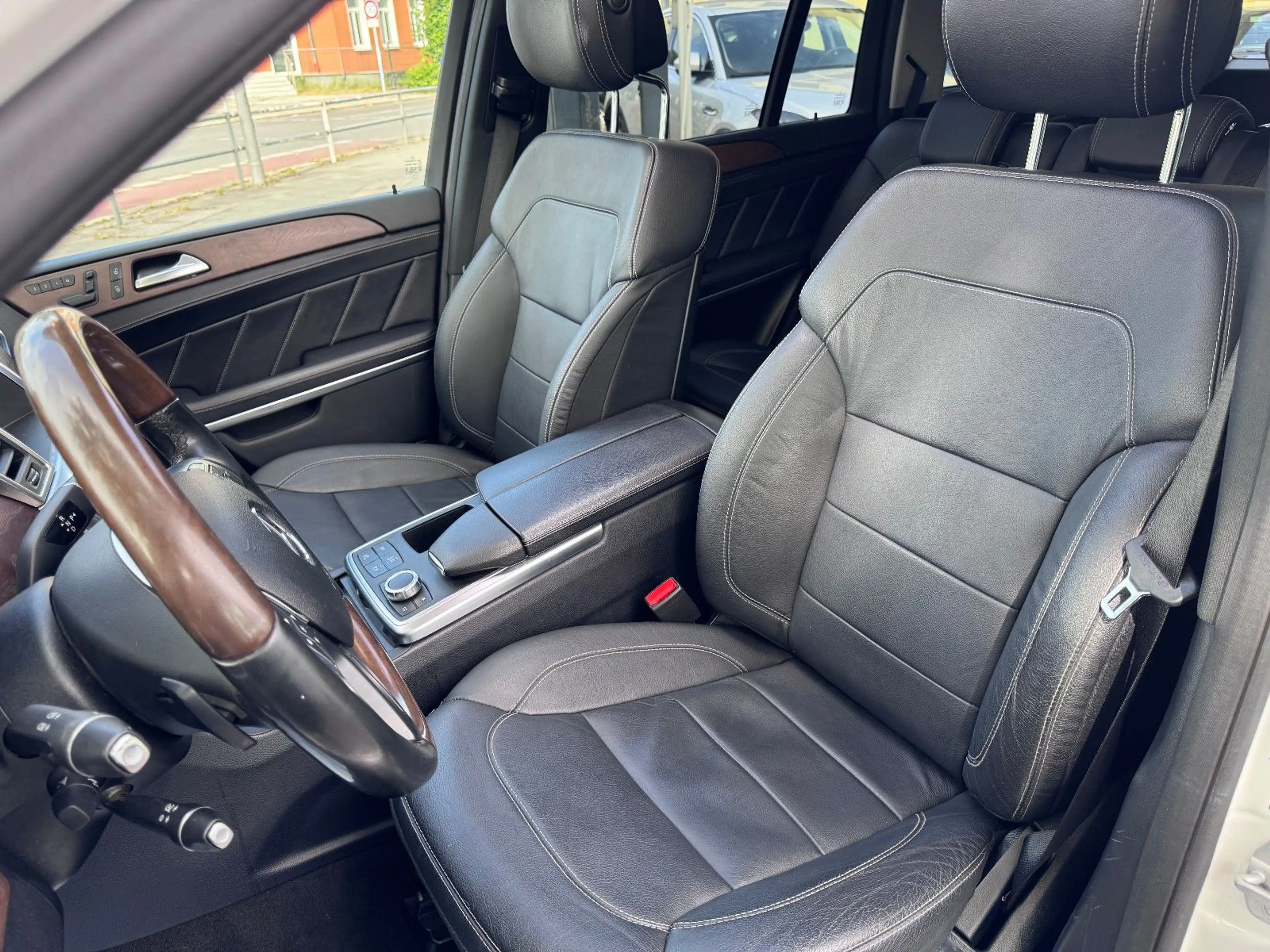 Mercedes-Benz GL 500 *AMG PAKET*H&K SOUND*360°*MASSAGE* — photo 10