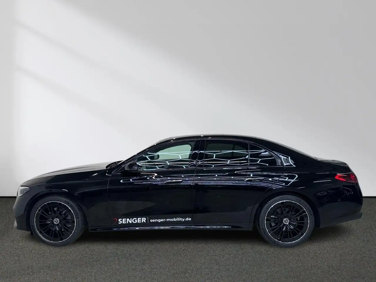 Mercedes-Benz E 200 d Avantgarde Night Edition Panorama 3