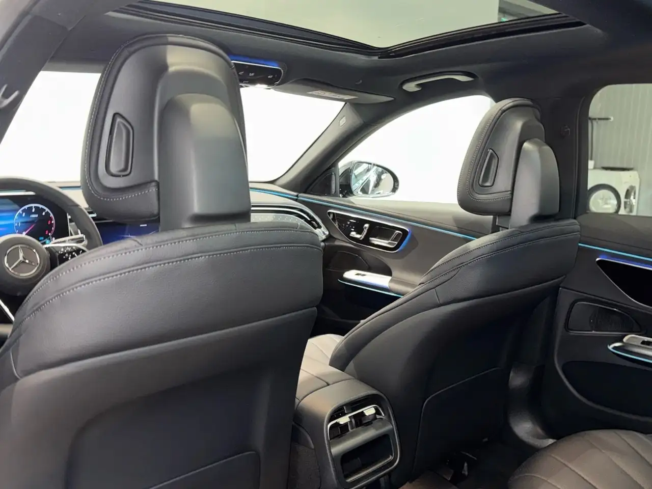 Mercedes-Benz E 200 d Avantgarde Night Edition Panorama 14