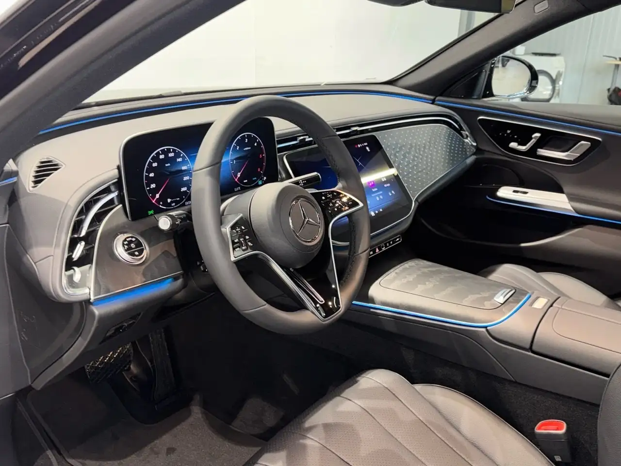 Mercedes-Benz E 200 d Avantgarde Night Edition Panorama 12