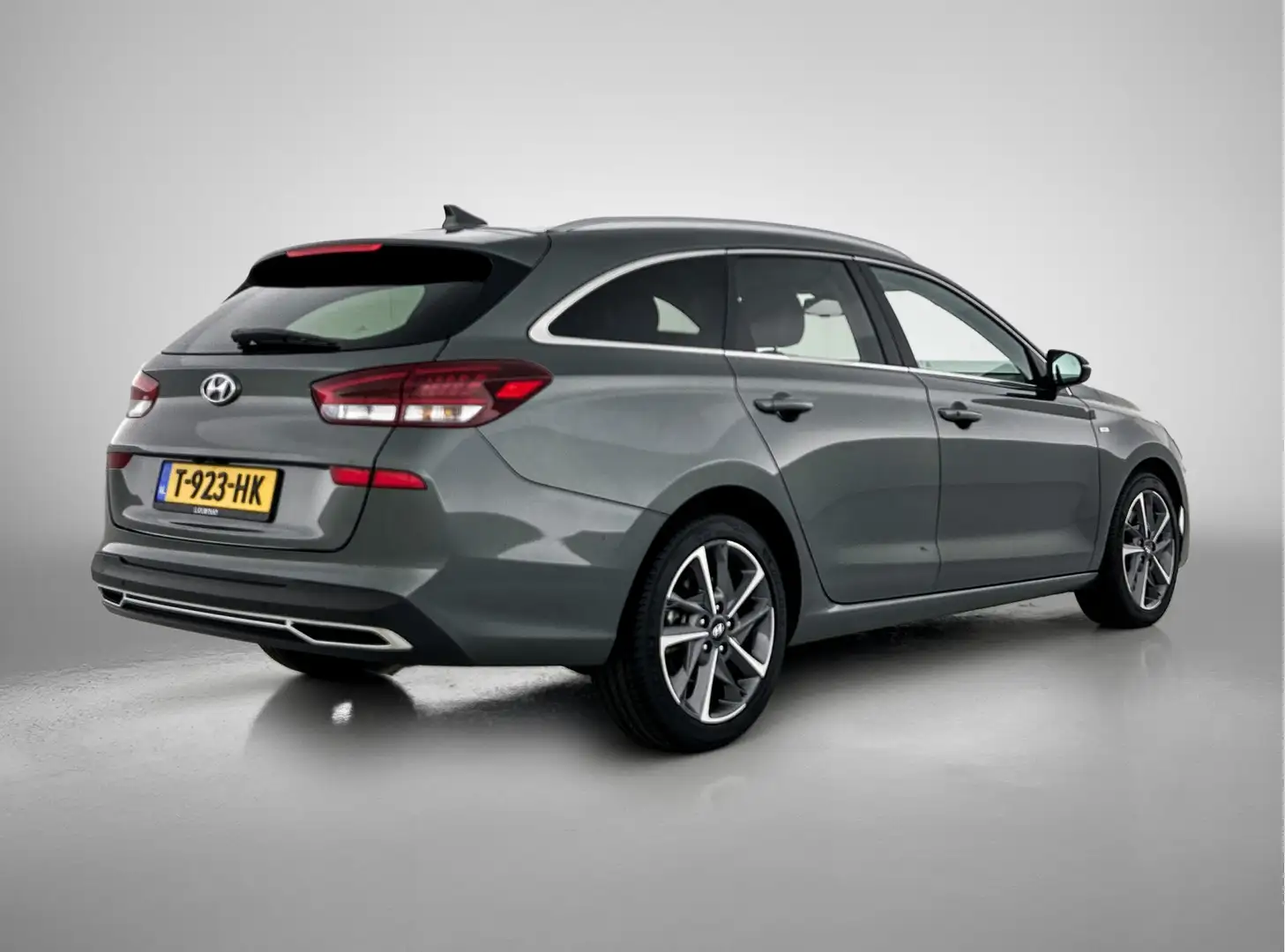 Hyundai i30 Wagon 1.5 T-GDi MHEV Premium | Navigatie | Camera Grijs - 2