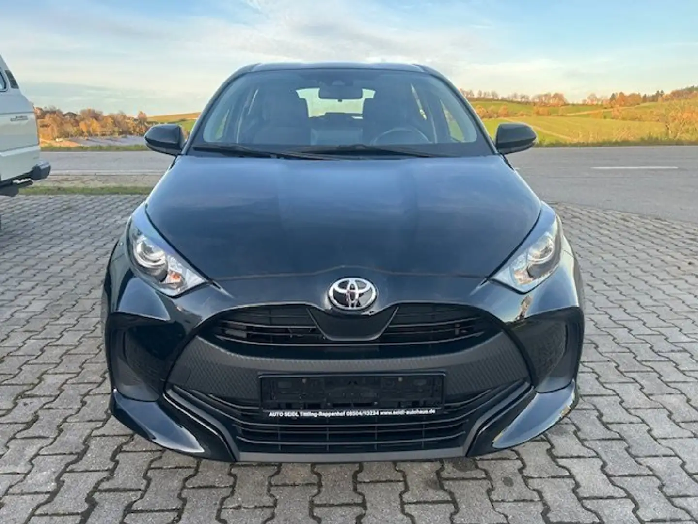 Toyota Yaris 1,0 VVT-i Comfort 5türer Kamera, Klima, WR... Schwarz - 2