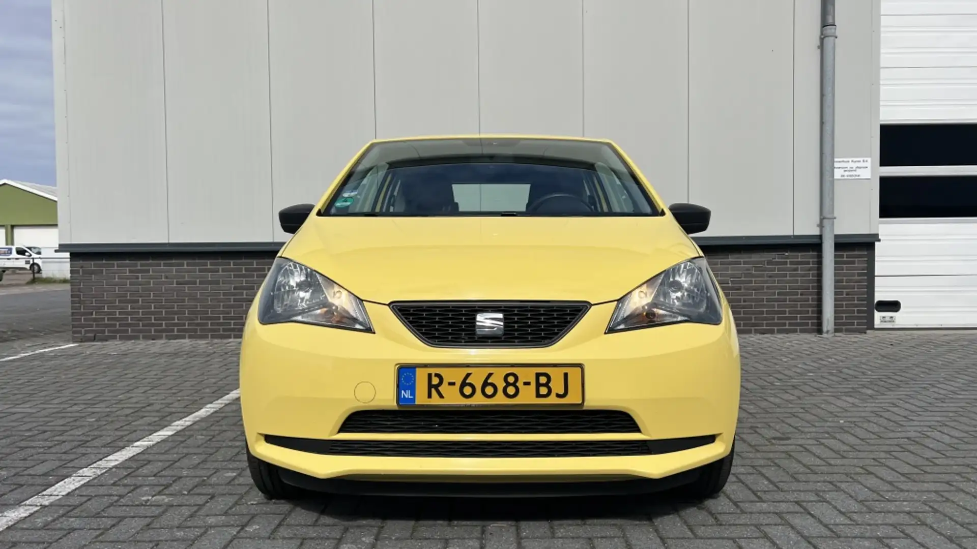SEAT Mii 1.0 Style Chic Amarillo - 2