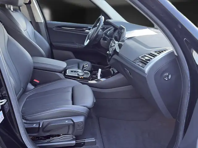 BMW X3 view 11