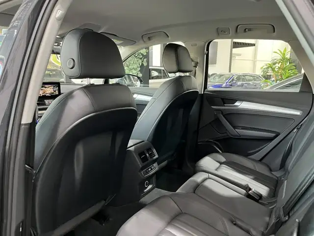 Audi Q5 view 13