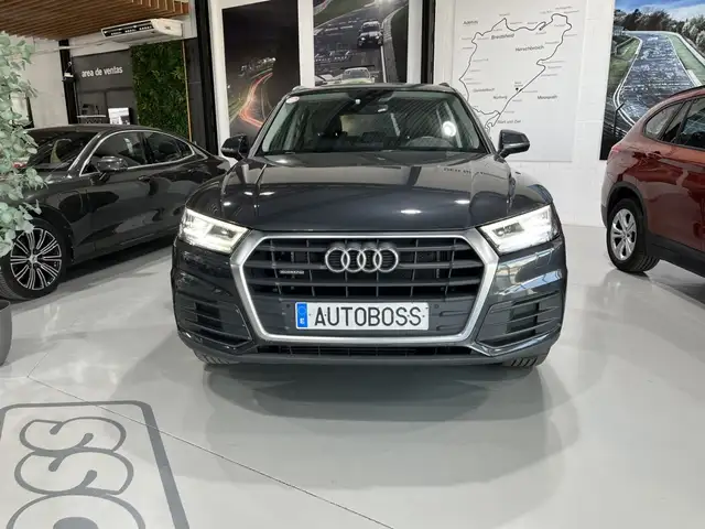 Audi Q5 view 3