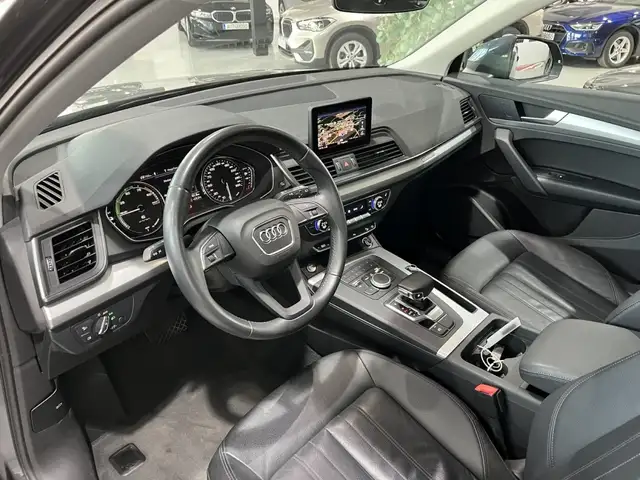 Audi Q5 view 11