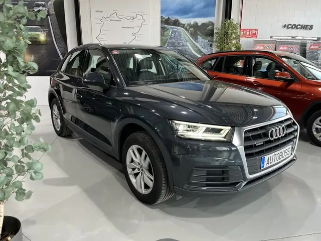 Audi Q5 view 4