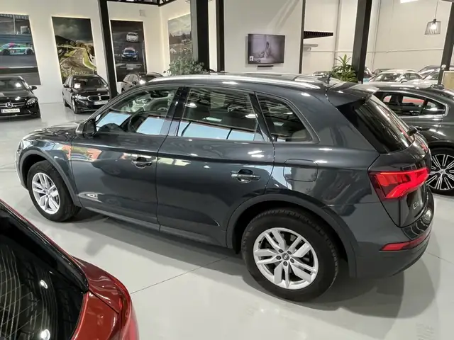 Audi Q5 view 9