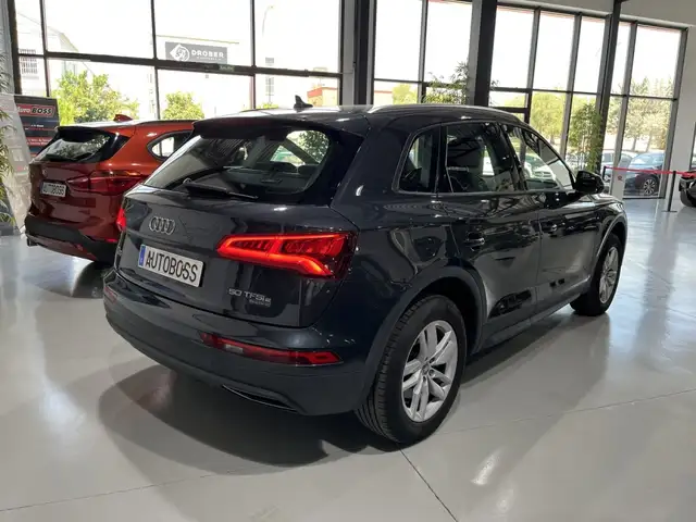 Audi Q5 view 6