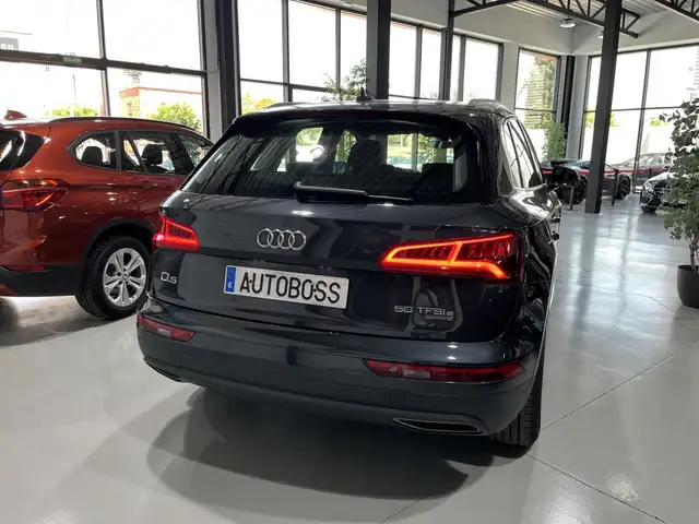 Audi Q5 view 7