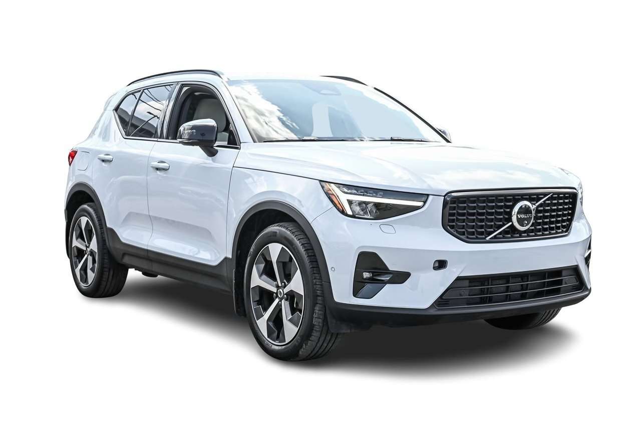 2025 Volvo XC40 B5 AWD Plus Dark Theme Climate + Protection / Clim — снимка 1